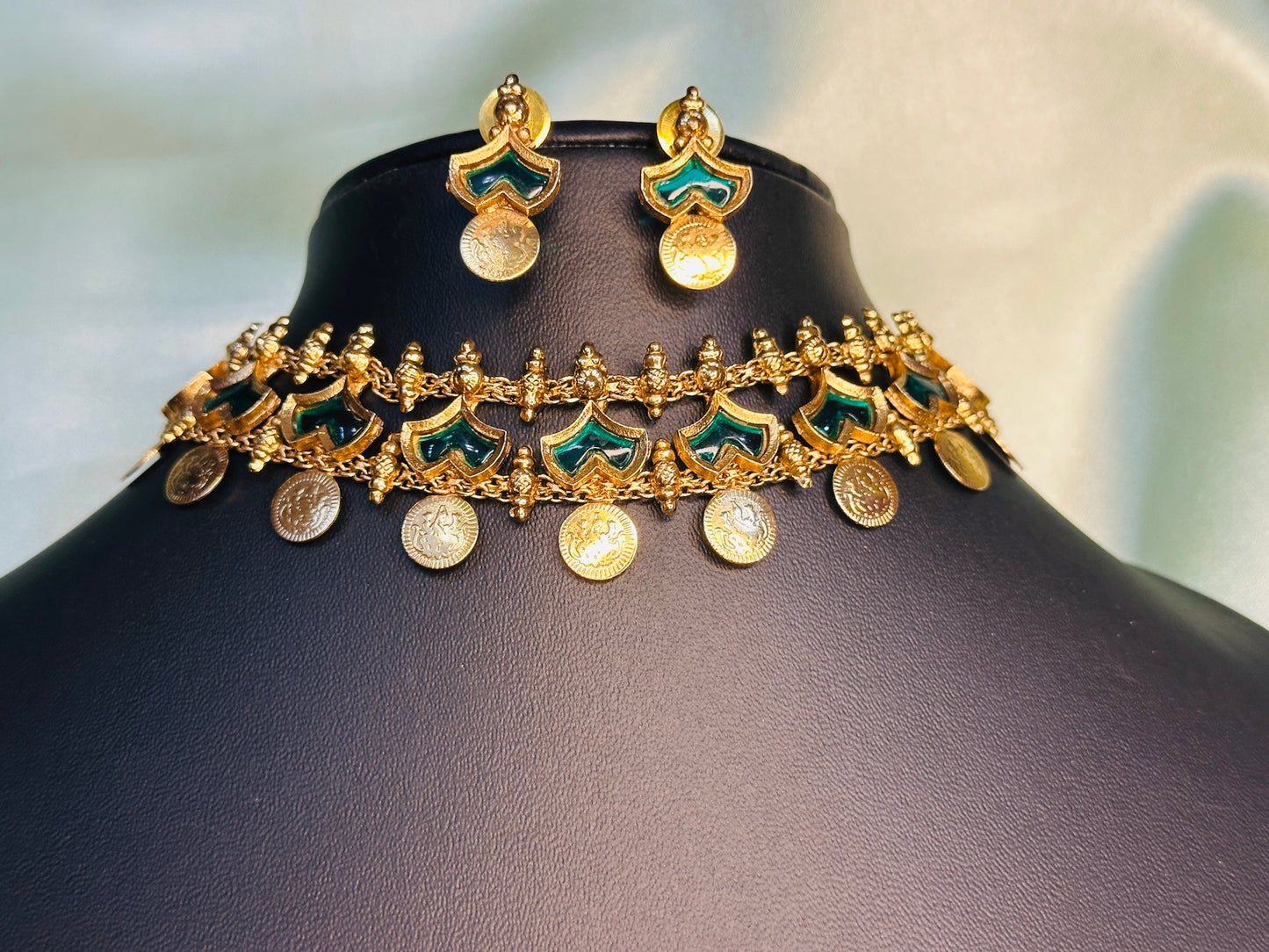 Three Layer Kasu Bottle Green Palakka Choker Set